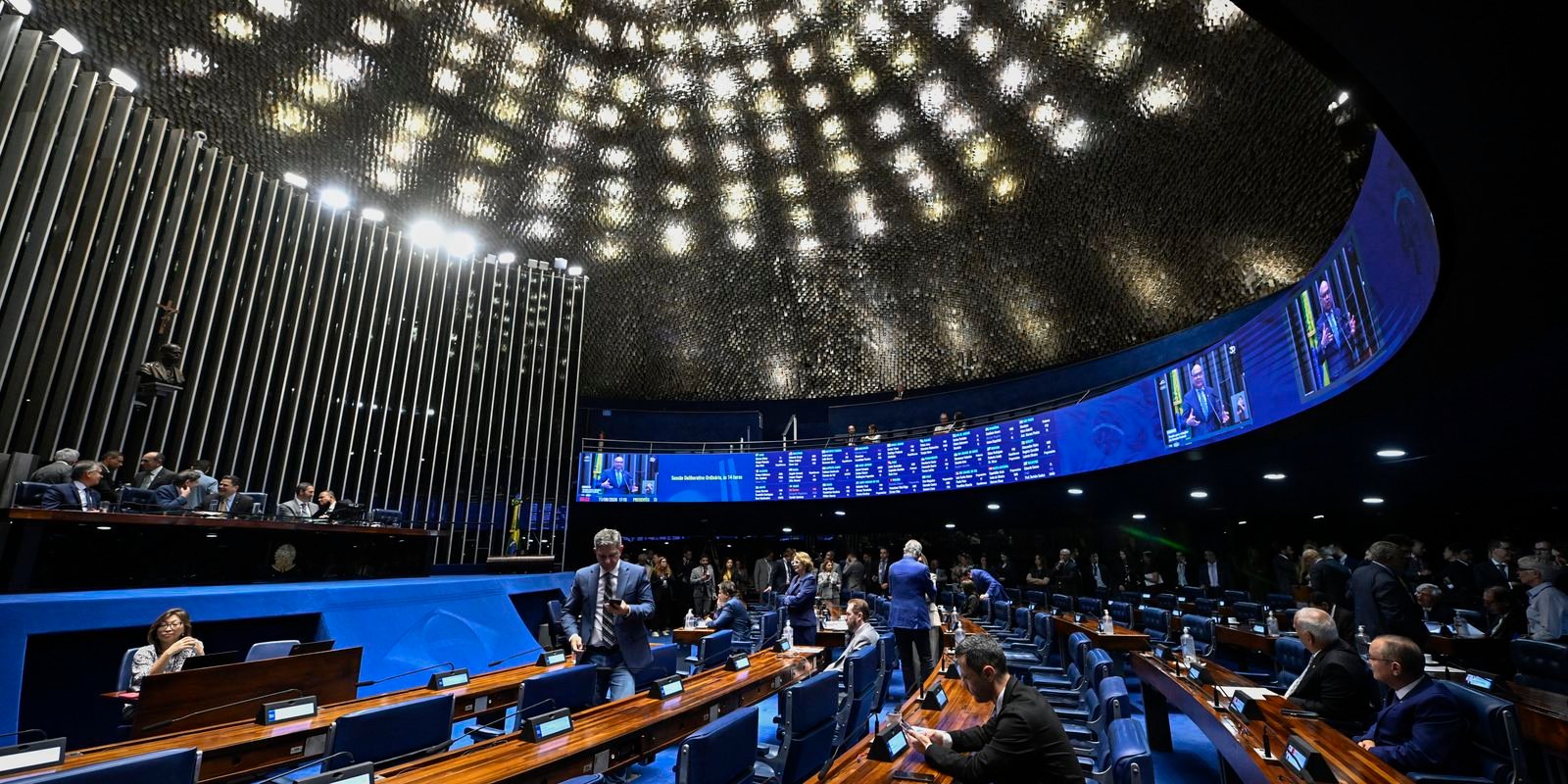Debates sobre fim da escala 6×1 continuam no Senado