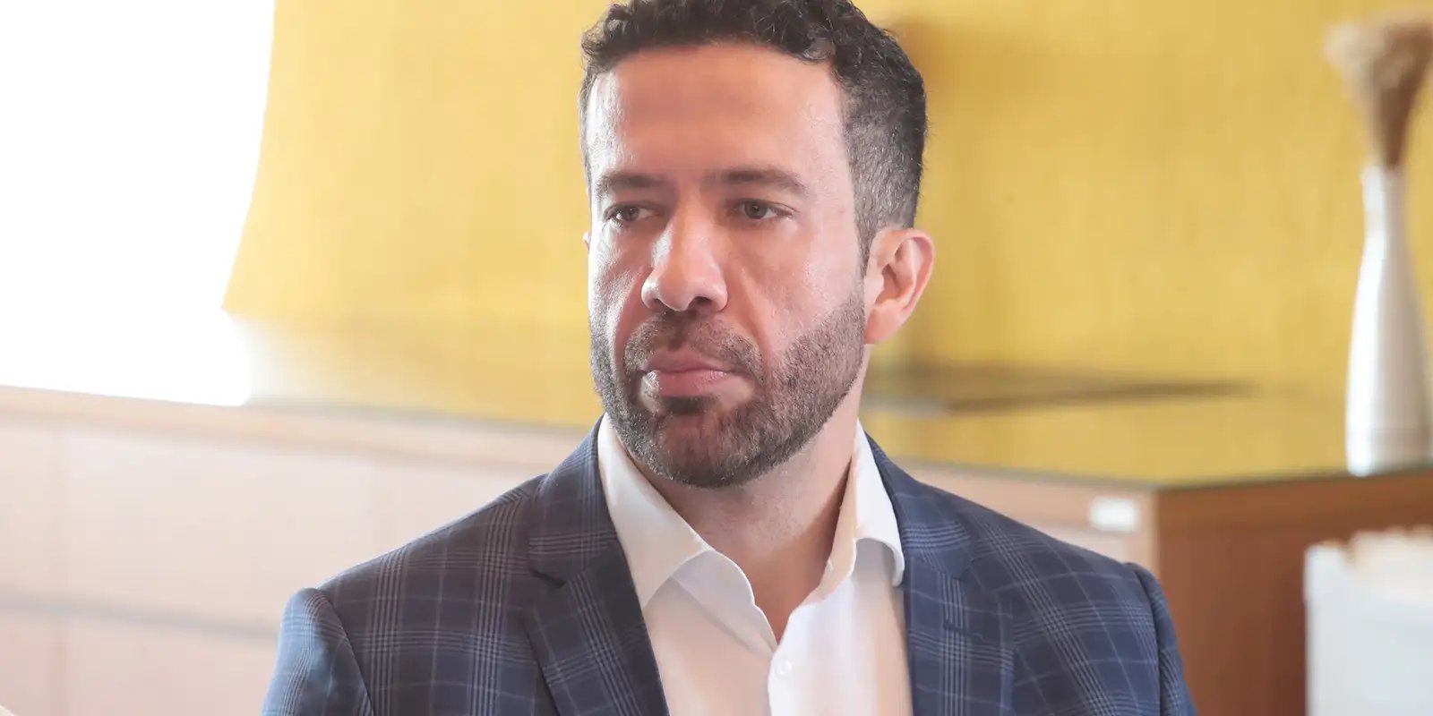 Deputado André Janones recebe alta hospitalar em São Paulo
