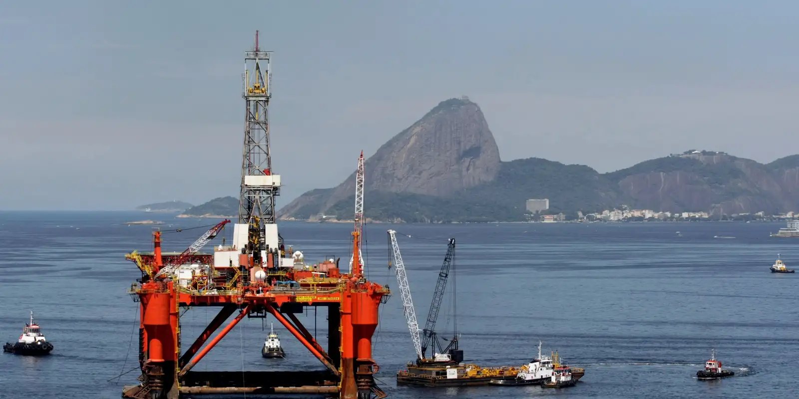 Produção de petróleo e gás natural no Brasil bate recorde em 2025