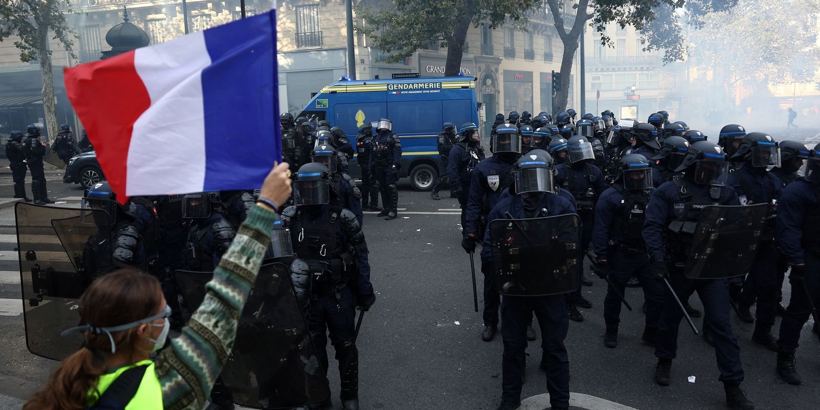 Ataque a tiros nos arredores de Paris deixa um morto e quatro feridos