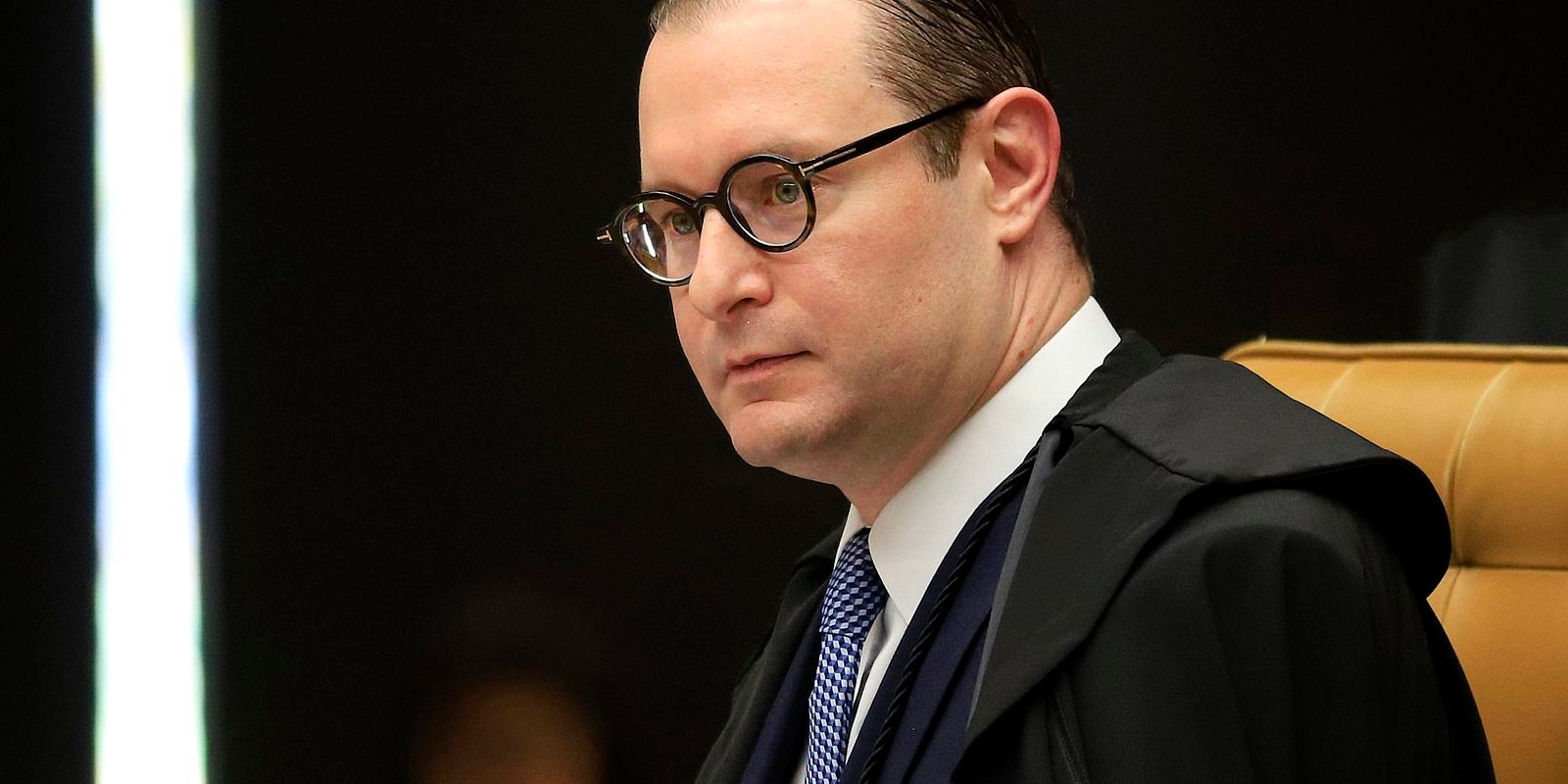 Em medida de urgência, Zanin prorroga eleição até 19h em todo o país