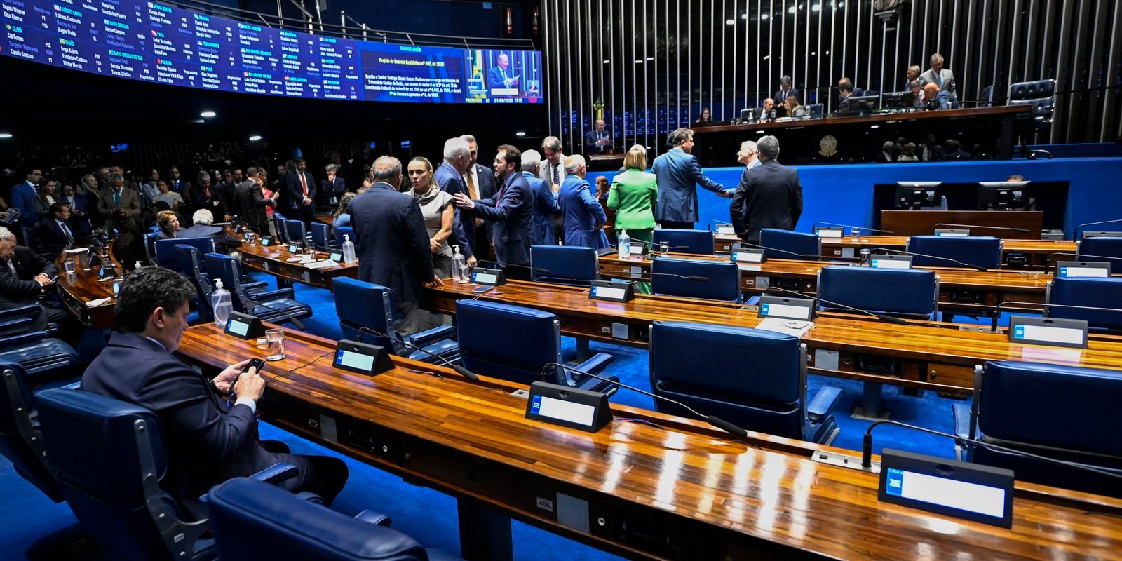 Oposição quer adiar debate sobre fim da escala 6X1