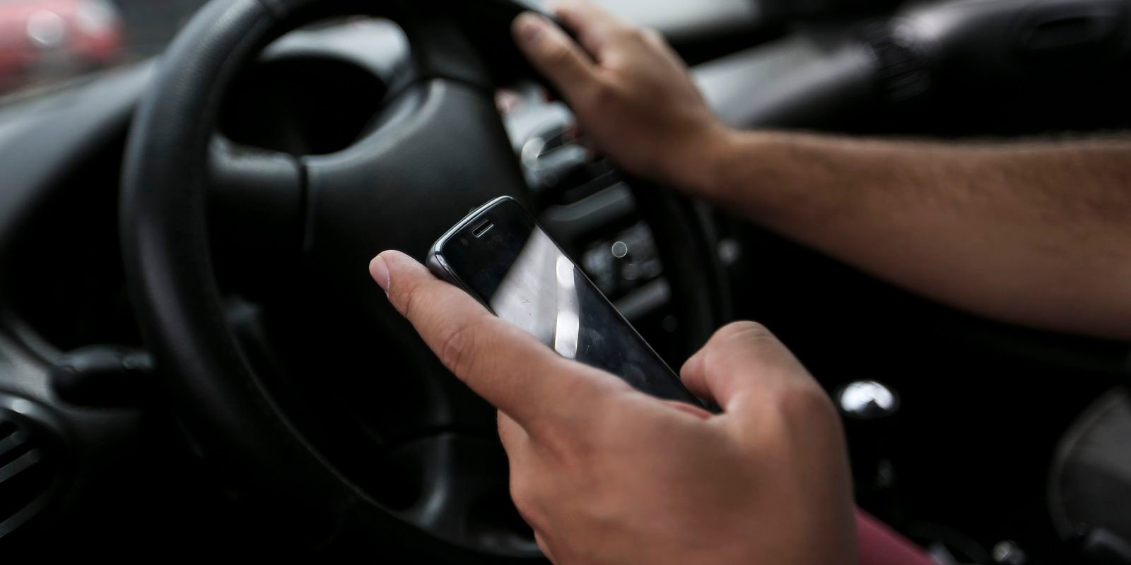 PRF inicia Operação Finados com foco no uso do celular ao volante