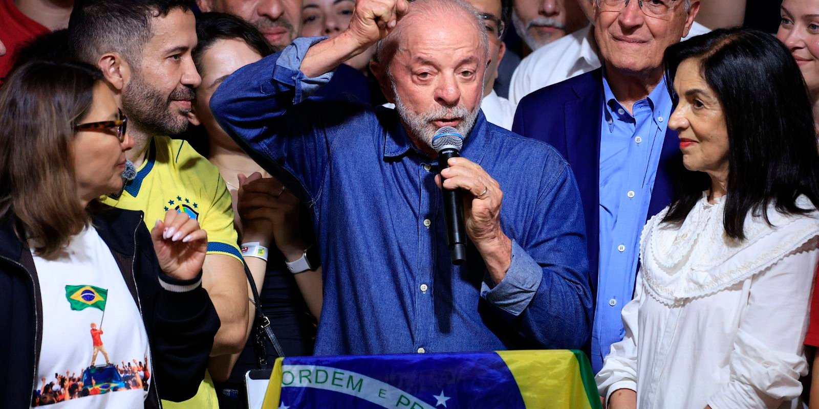 Após a virada, Lula diz que eleição foi uma derrota do negacionismo