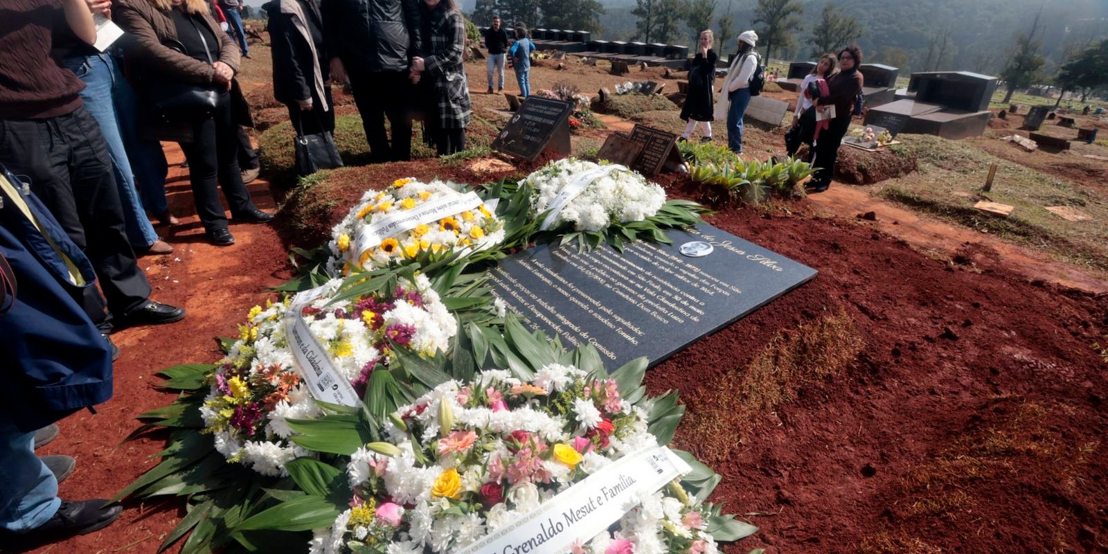 Especialistas orientam como conversar com crianças sobre a morte