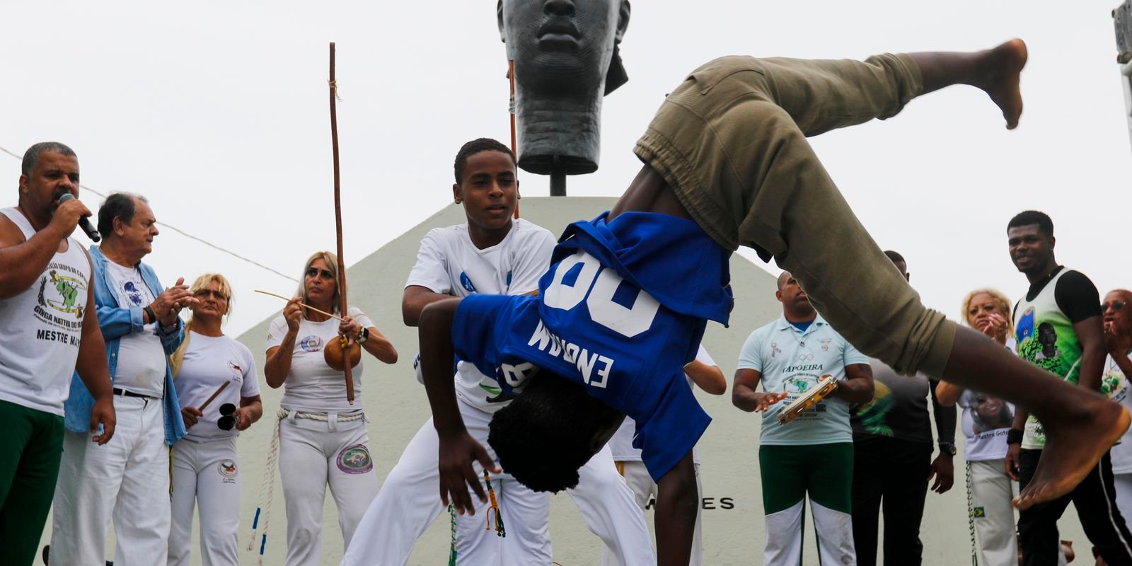 Patrimônio cultural do Brasil, capoeira é levada a escolas de São Luís