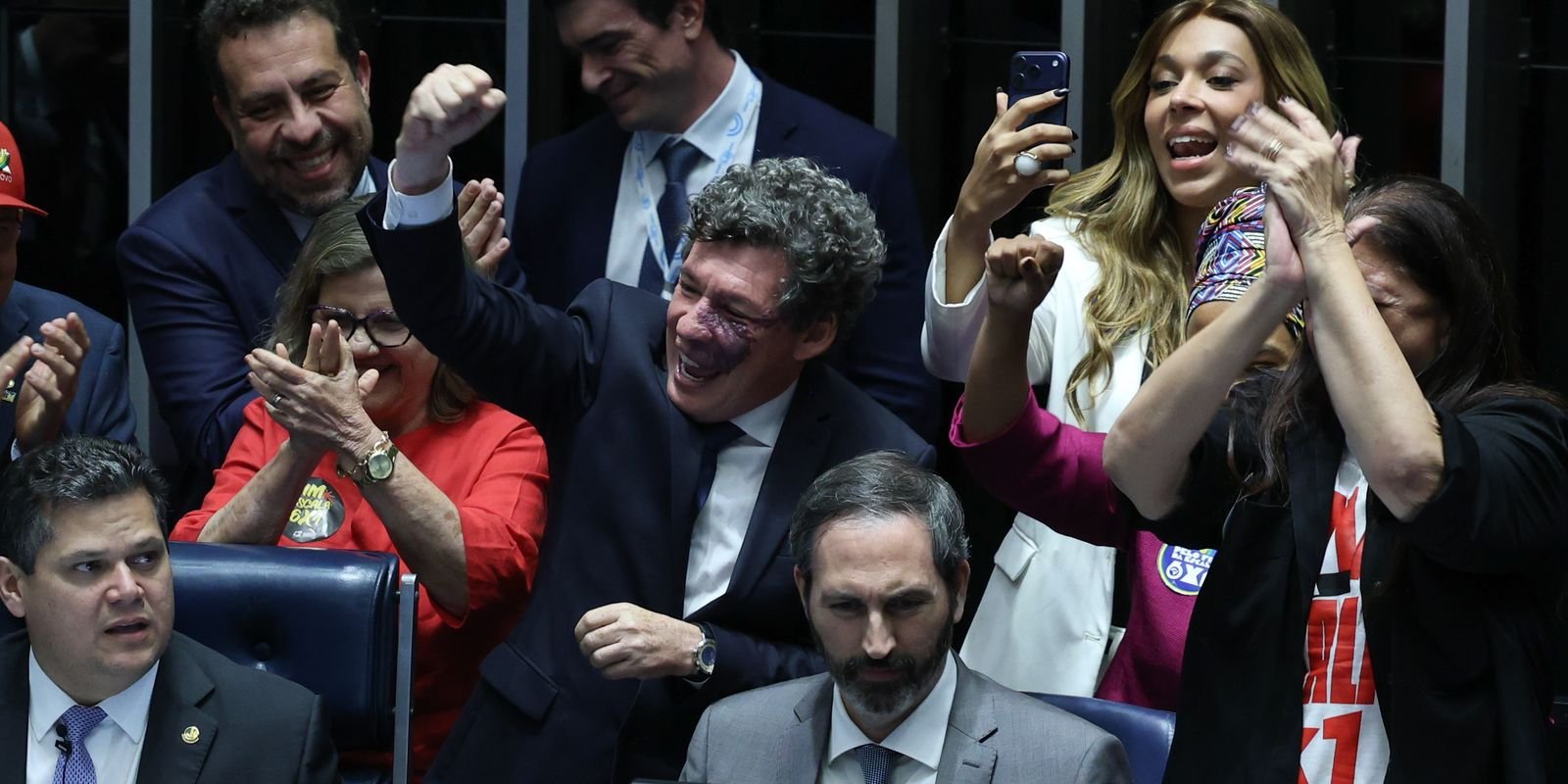 Senado aprova fim da escala 6×1 e PEC vai a promulgação